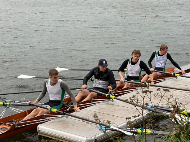 Vierer am Steg a.jpg