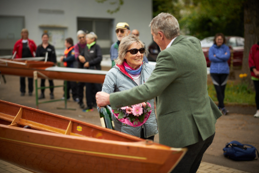 Eva mit Blumenstrauß 2 k.jpg